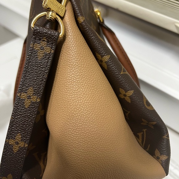 Louis Vuitton Pallas MM Monogram - Picture 5 of 17